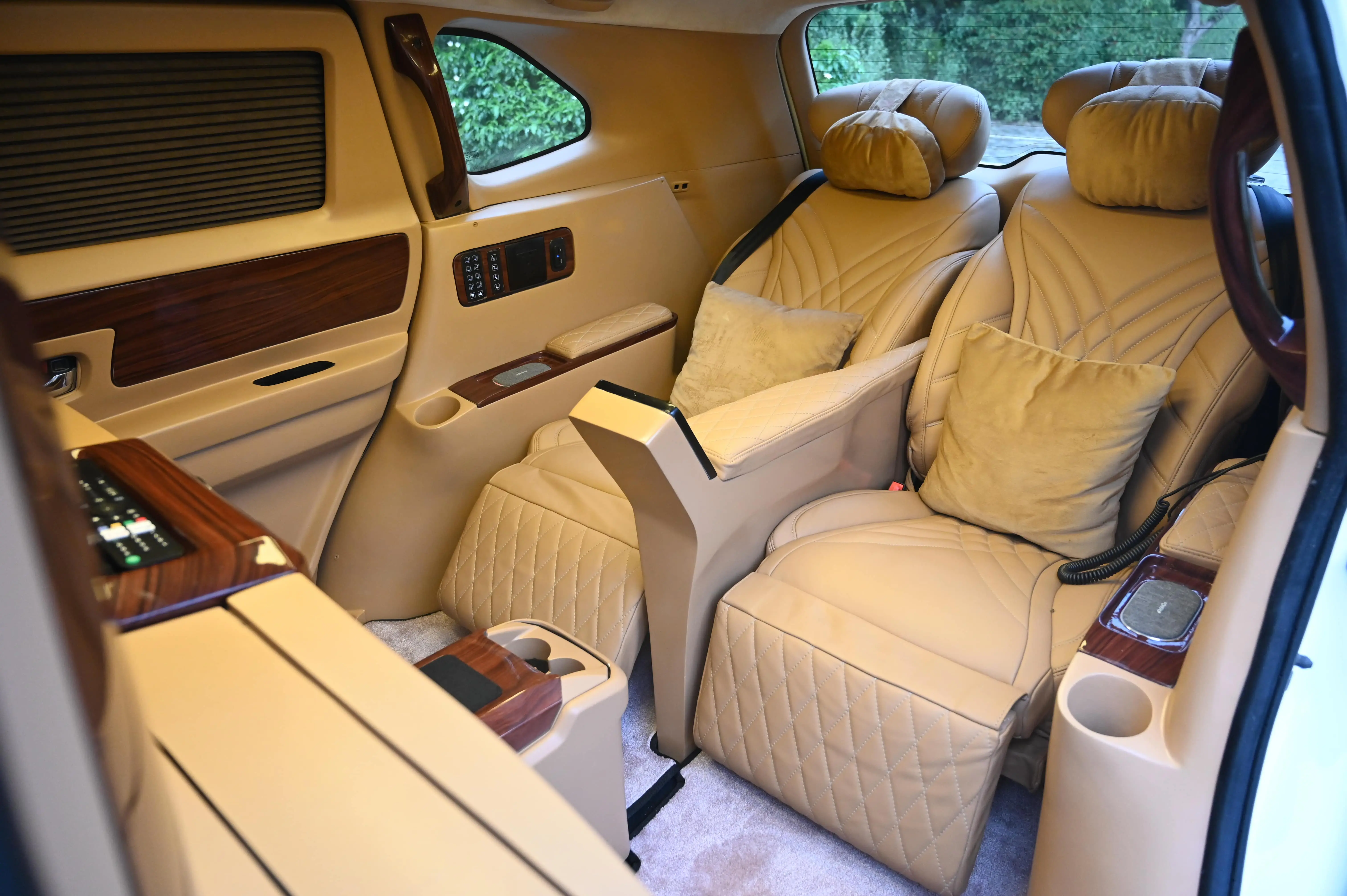 Innova Hycross car interior Recliner Seats