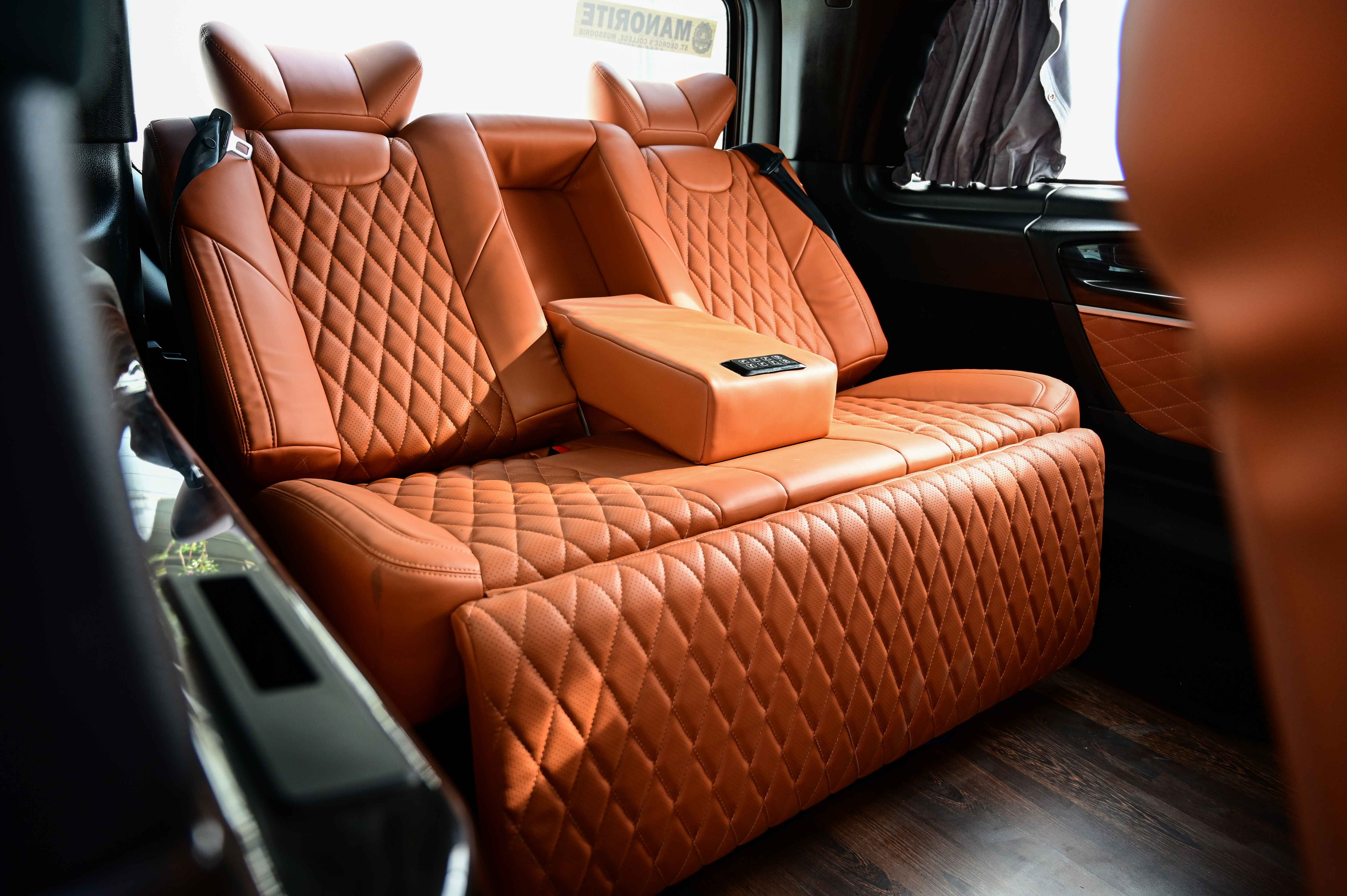 V - Class car lounge recliner seats