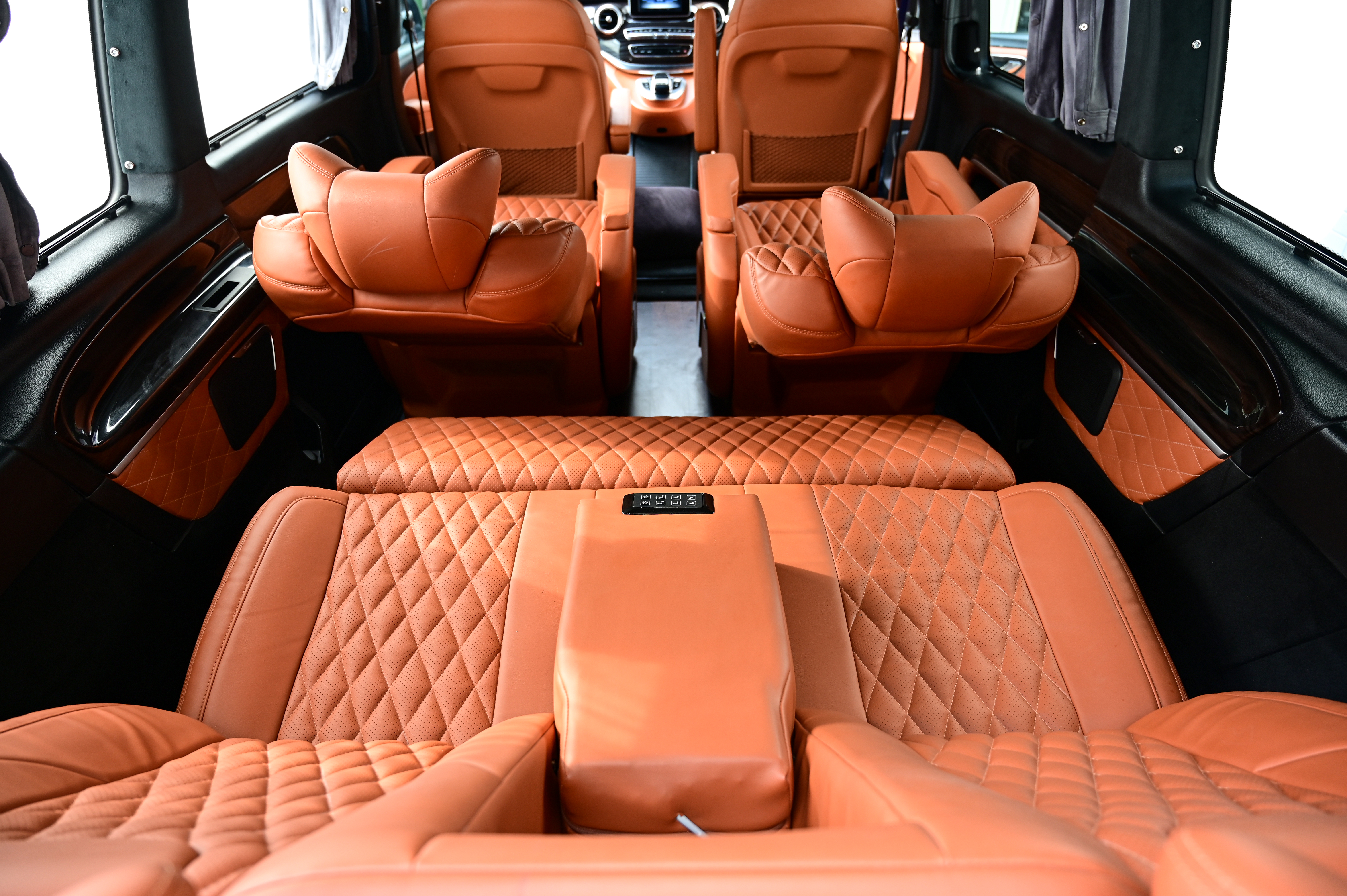 Mercedes Benz v class car modification lounge autotradedesign