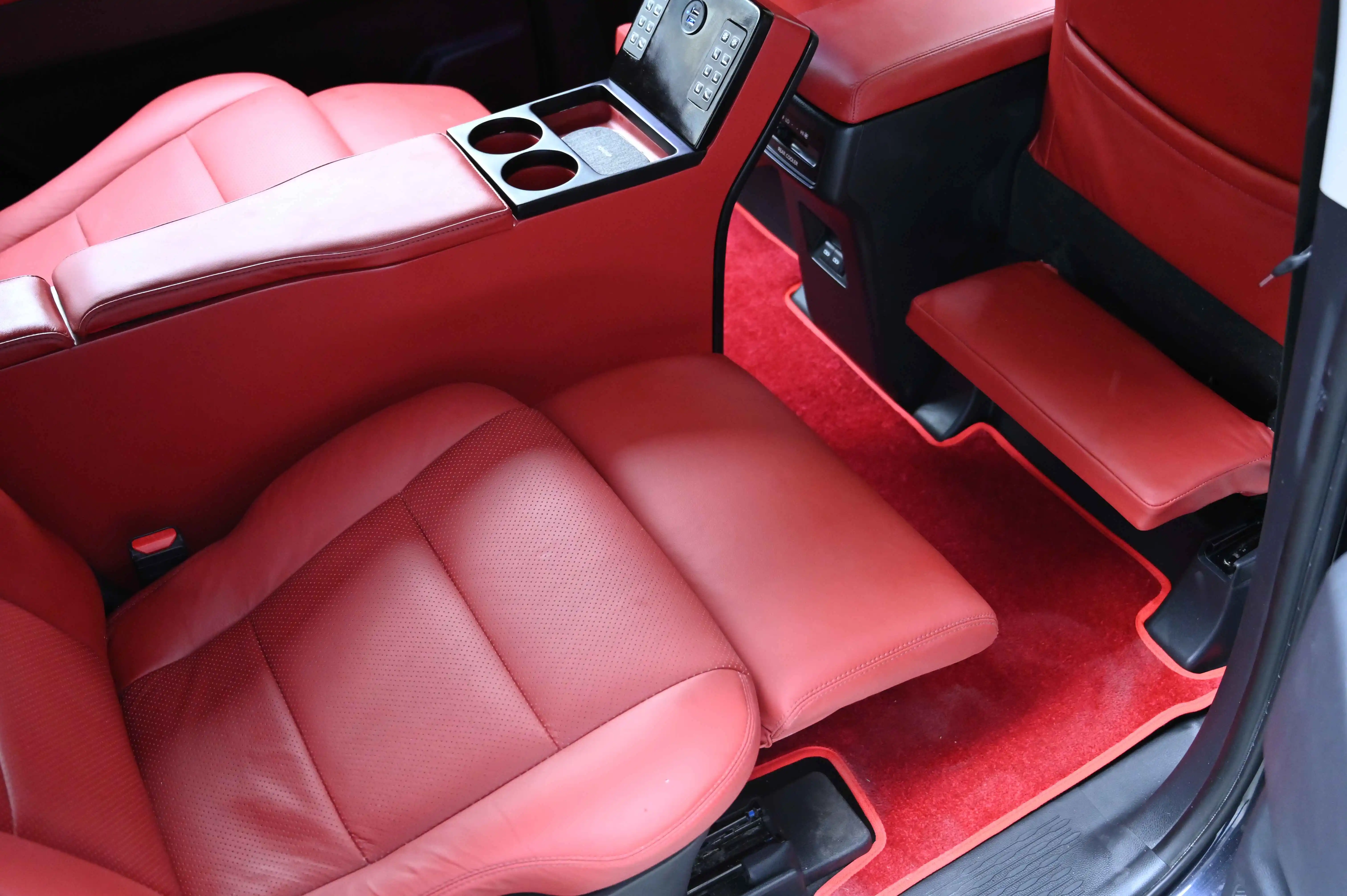 Innova Hyross car interior customization